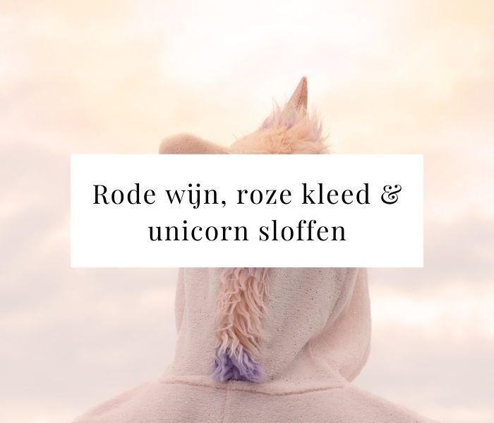 Over rode wijn, een roze kleed & unicorn sloffen